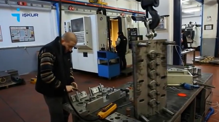 CNC Operatorleri icin Kariyer Olanaklari ve Ilerleme